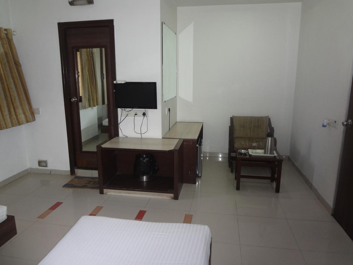 Hotel Airport Residency Ахмедабад Екстер'єр фото