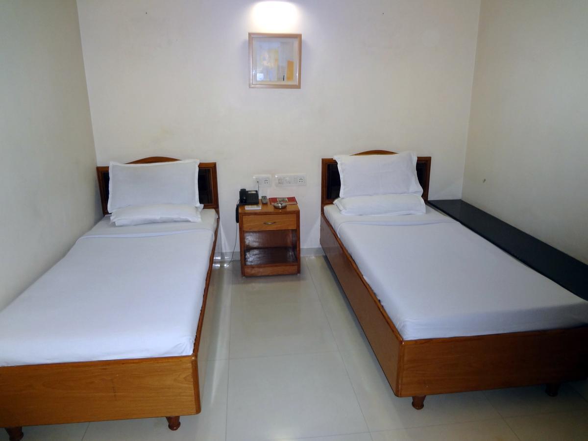 Hotel Airport Residency Ахмедабад Екстер'єр фото