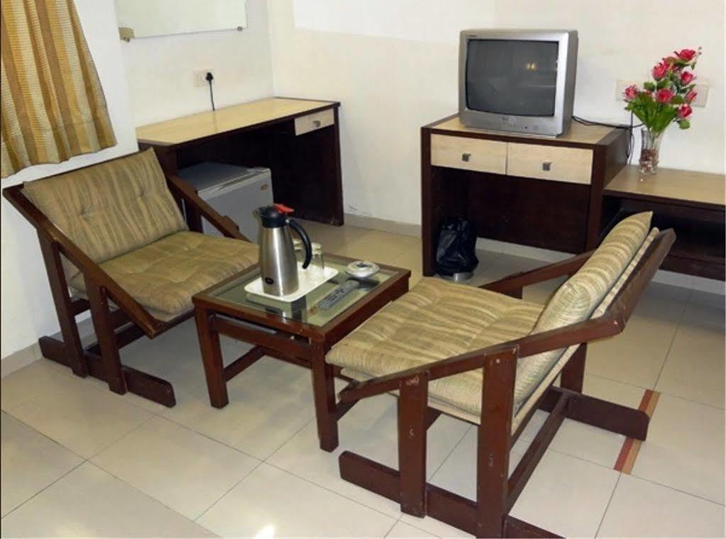 Hotel Airport Residency Ахмедабад Екстер'єр фото